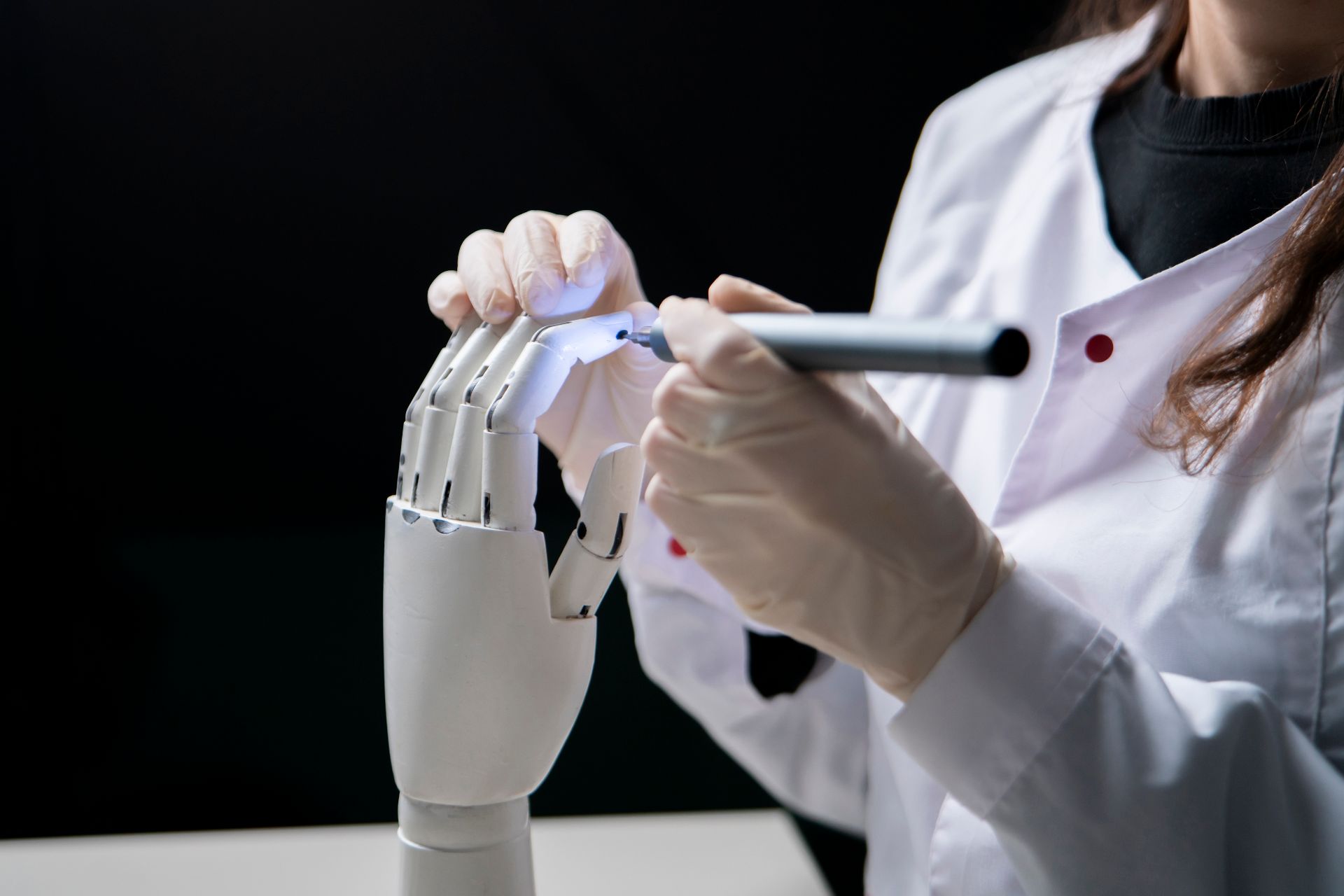 Контроль качества комплектующих: на что должен обращать внимание протезист